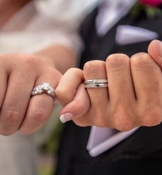 Cómo comprar un anillo de compromiso de diamantes