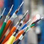 Cómo instalar cables de fibra óptica