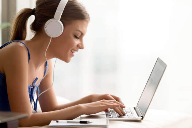 Servicios Integrados: Internet, Telefonía y Televisión para una Conectividad Completa 1 Servicios Integrados: Internet, Telefonía y Televisión para una Conectividad Completa