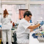 Laboratorio Clínico: Explorando su Importancia y Equipamiento Necesario